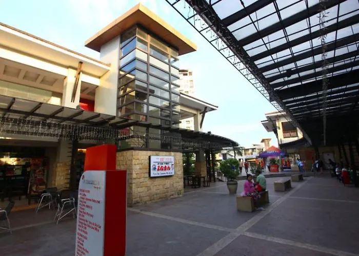 Free Wi-fi And Pool Persimmon